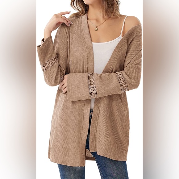 Blouson Vert Uni Avec Des Poches Et Une Coupe Droite à Col Boutonné